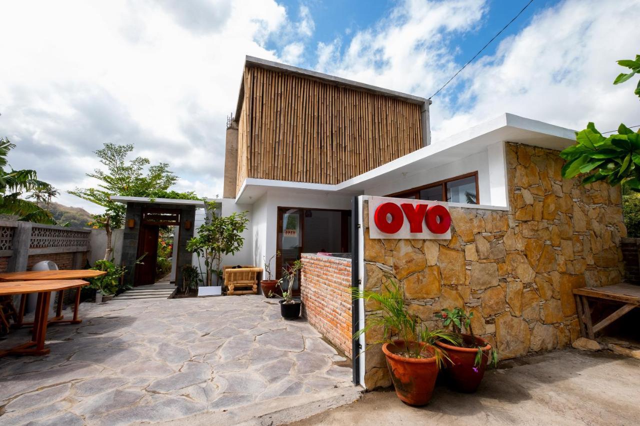 Oyo 1493 Surya Villa Selong Belanak Exterior foto