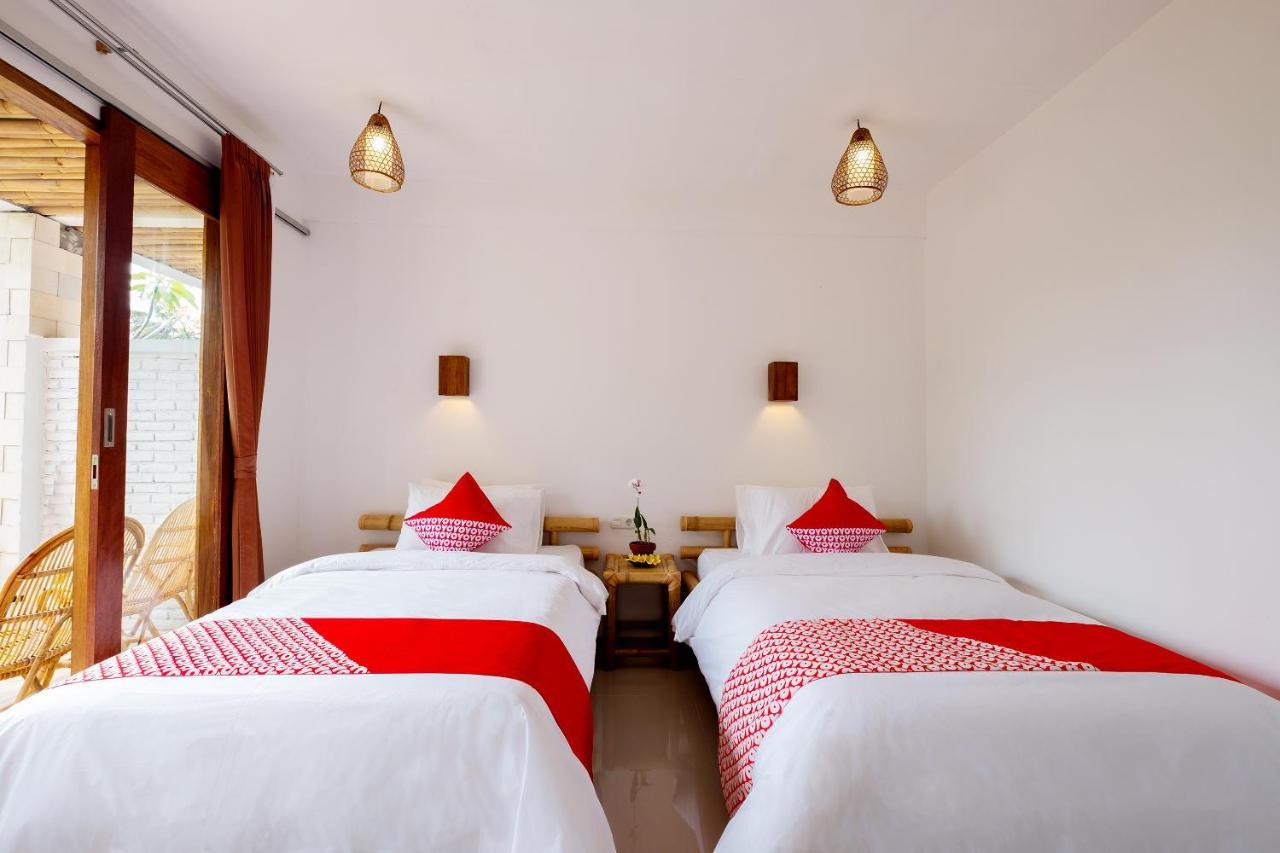 Oyo 1493 Surya Villa Selong Belanak Exterior foto