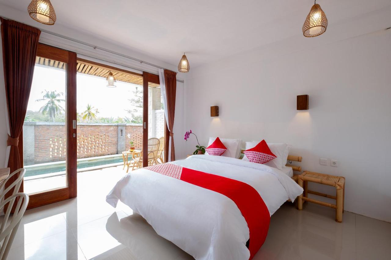 Oyo 1493 Surya Villa Selong Belanak Exterior foto