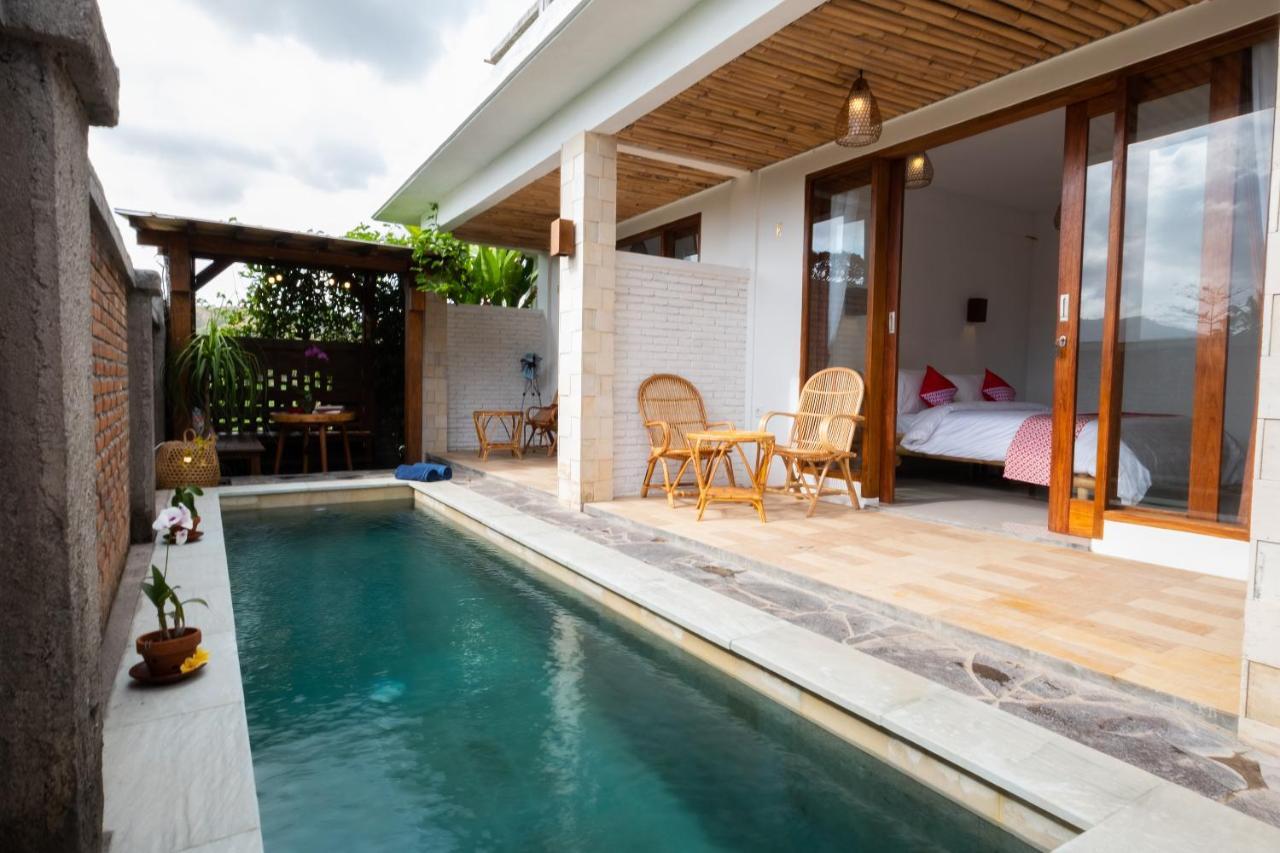 Oyo 1493 Surya Villa Selong Belanak Exterior foto