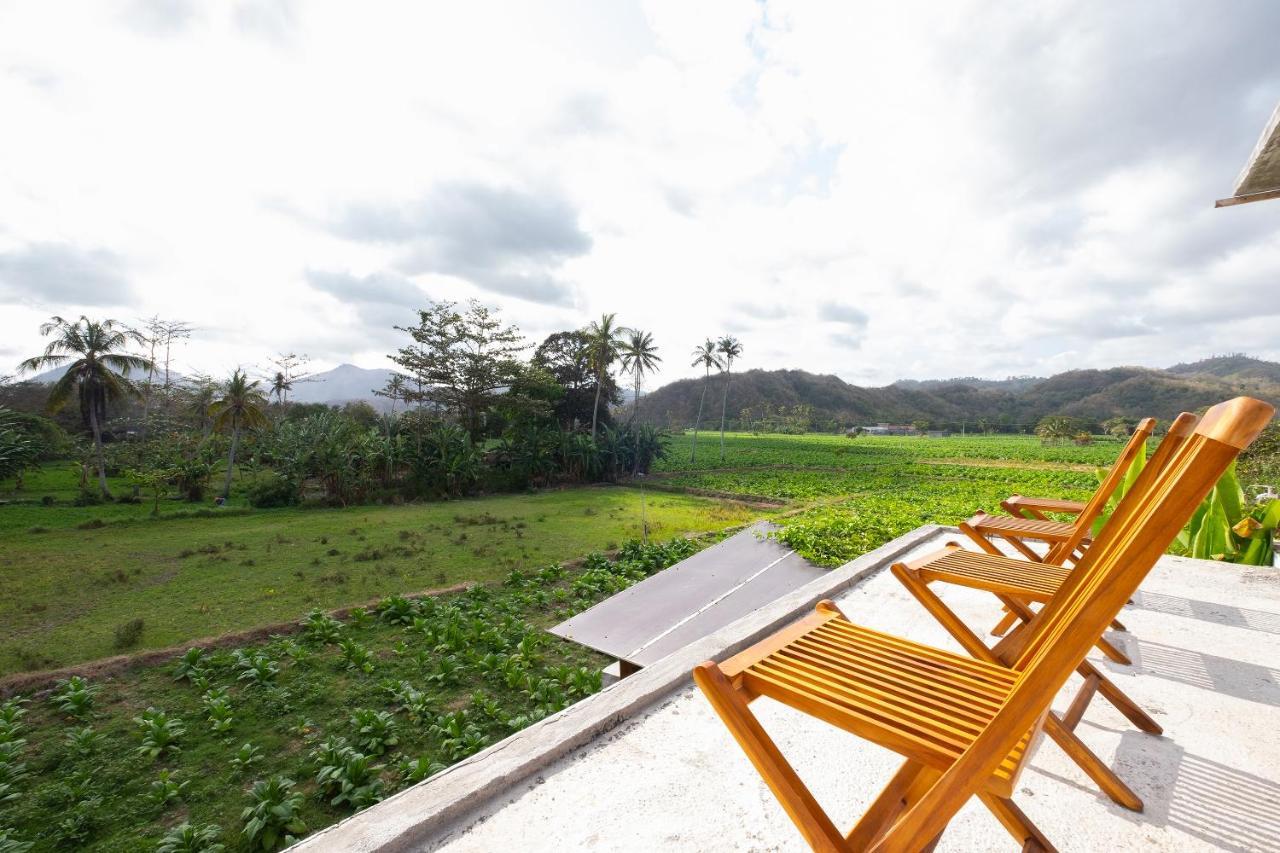 Oyo 1493 Surya Villa Selong Belanak Exterior foto